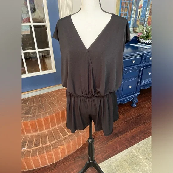 BCBGENERATION Black Jersey knit wrap Romper Size Large - Picture 2 of 7
